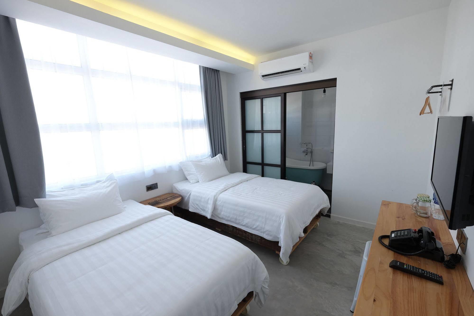 White Loft Hotel Malacca Exterior foto